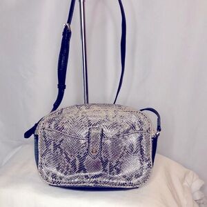G.I.L.I.genuine leather gray snakeskin print crossbody.